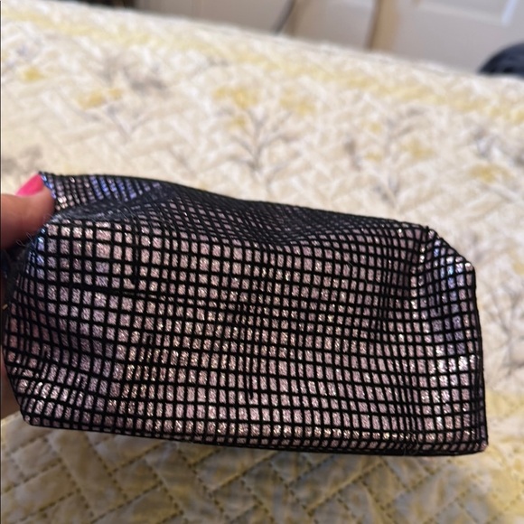 MAC Elegant Black and Gold Women's Cosmetic Bag
Soft Body - Picture 5 of 7